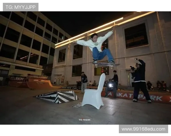 小福妹征服巨型滑板：从颤抖到飞驰的逆袭之路(1)